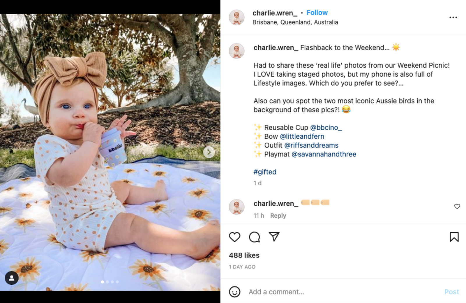 Publicación de Instagram de charlie.wren_ con un bebé sobre una manta de picnic al aire libre, etiquetando marcas y #gifted.