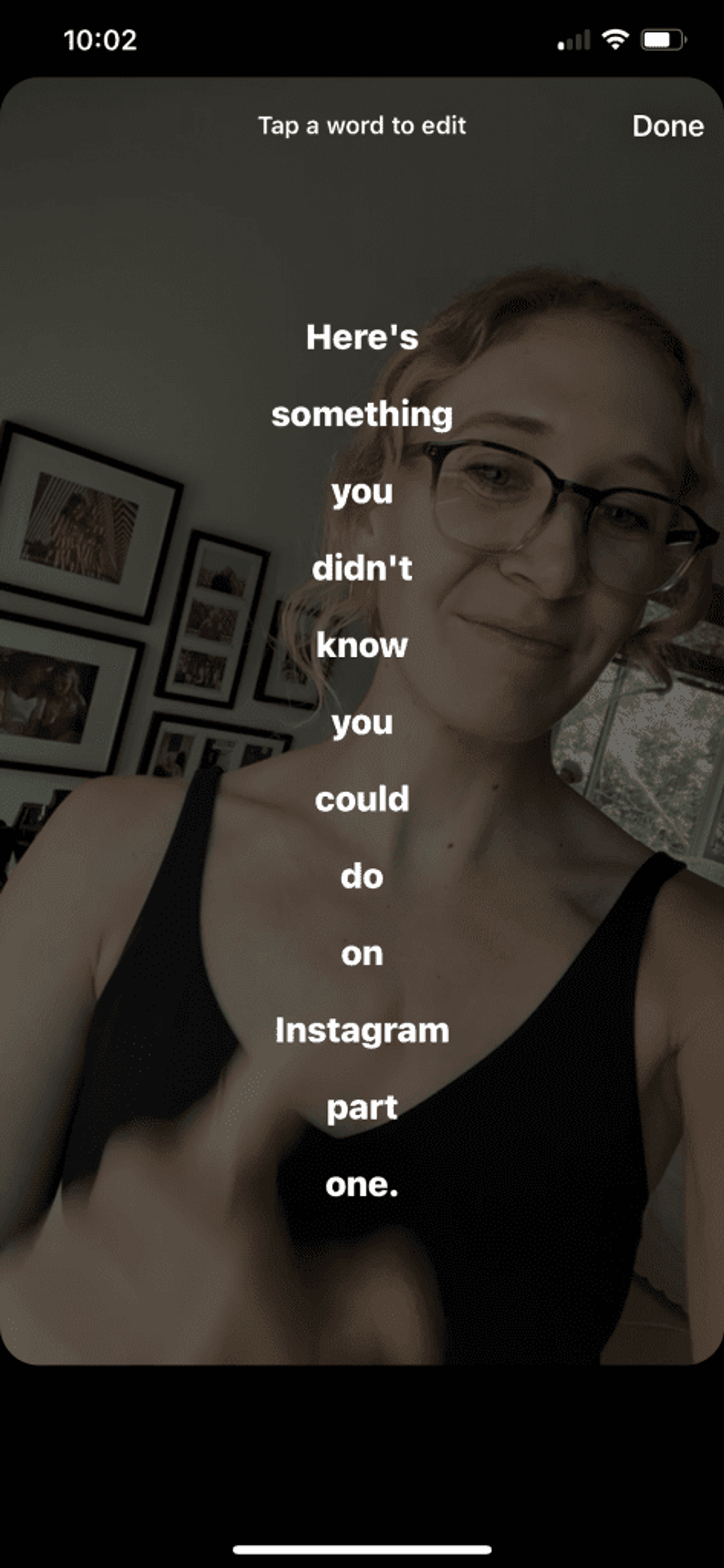 Captura de pantalla de la función de subtítulos de una historia de Instagram mostrando el texto expandido para mostrar la función donde los usuarios pueden editar el texto de la transcripción.