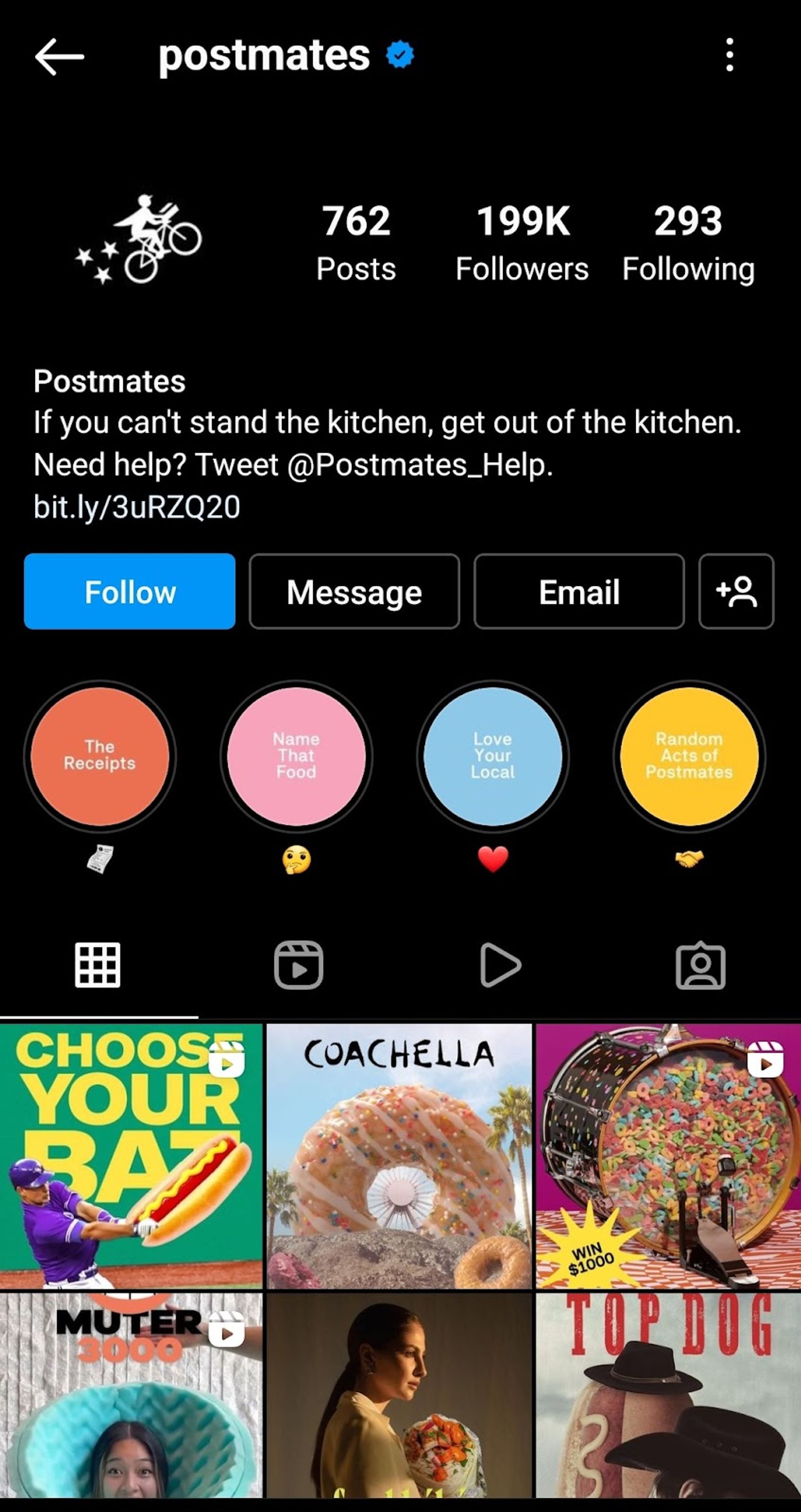 Perfil de Instagram de Postmates con portadas de destacados de colores y publicaciones llamativas.