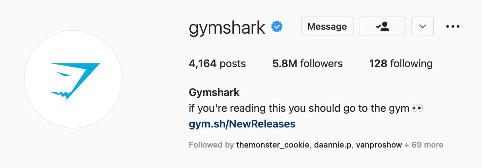 Perfil de Instagram de Gymshark con su logo de tiburón, la biografía y un enlace en la bio.