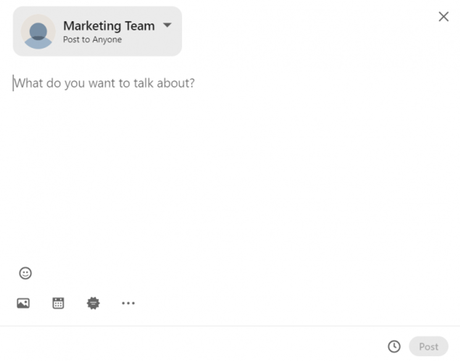 Cuadro para compartir de LinkedIn abierto para Marketing Team, con campo de texto vacío e iconos de publicación abajo.