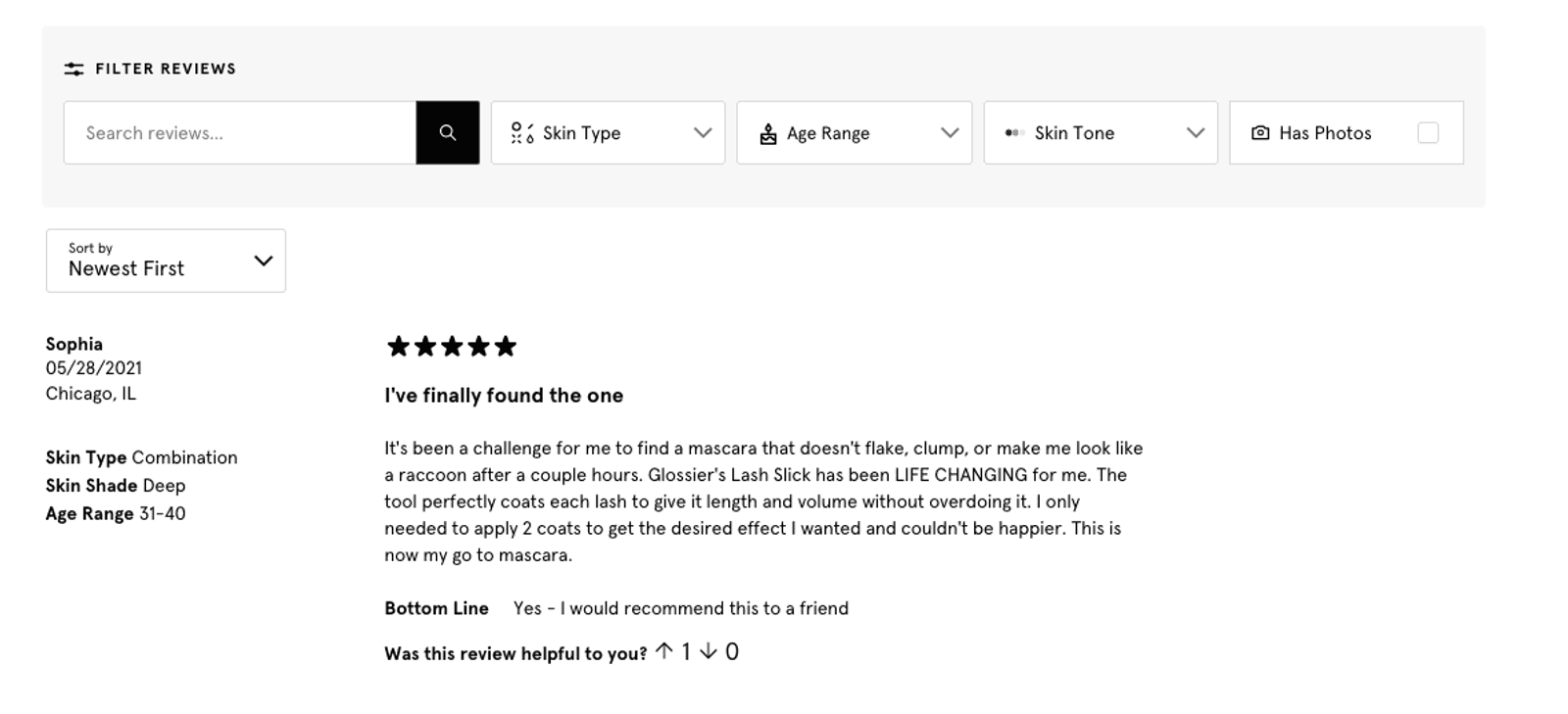 Reseña de Glossier compartida como contenido generado por los usuarios (UGC)