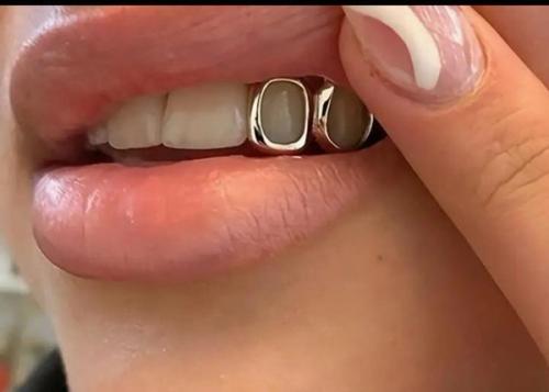 Hollow Out Tooth Grillz.