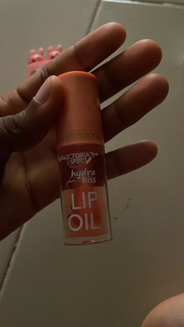 Victoria's Spirit Hydra Kiss Lip Oil.
