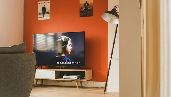 TV Hisense non si accende, LED rosso lampeggia: 8 soluzioni (2026)