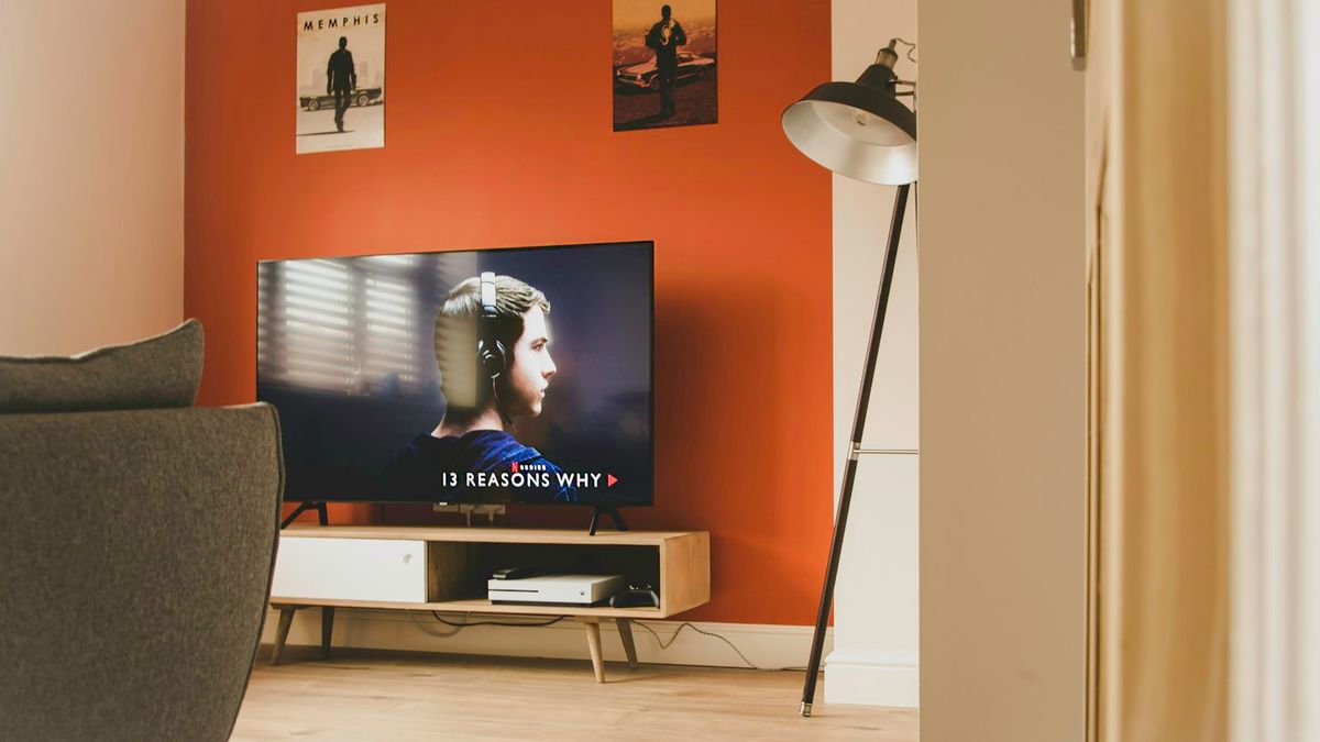 TV Hisense non si accende, LED rosso lampeggia: 8 soluzioni (2026)
