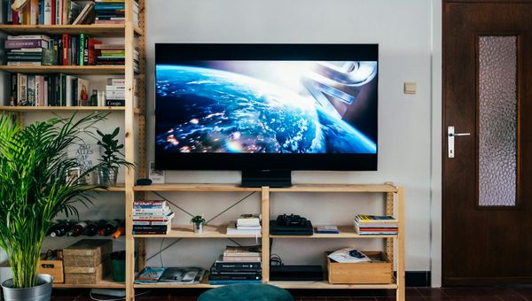 Hisense TV Werksreset ohne Fernbedienung: 4 Methoden (2026)