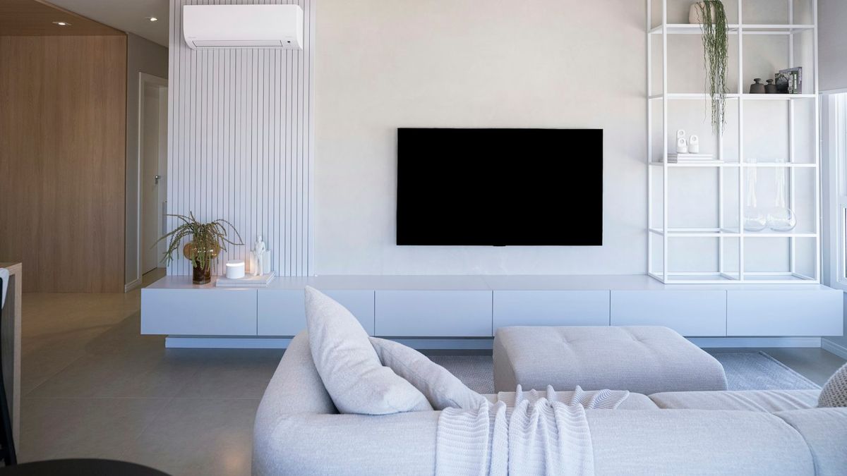 How Do You Replace a Hisense TV Remote?