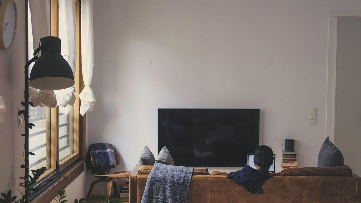 Cum folosești o telecomandă pentru Hisense Smart TV?