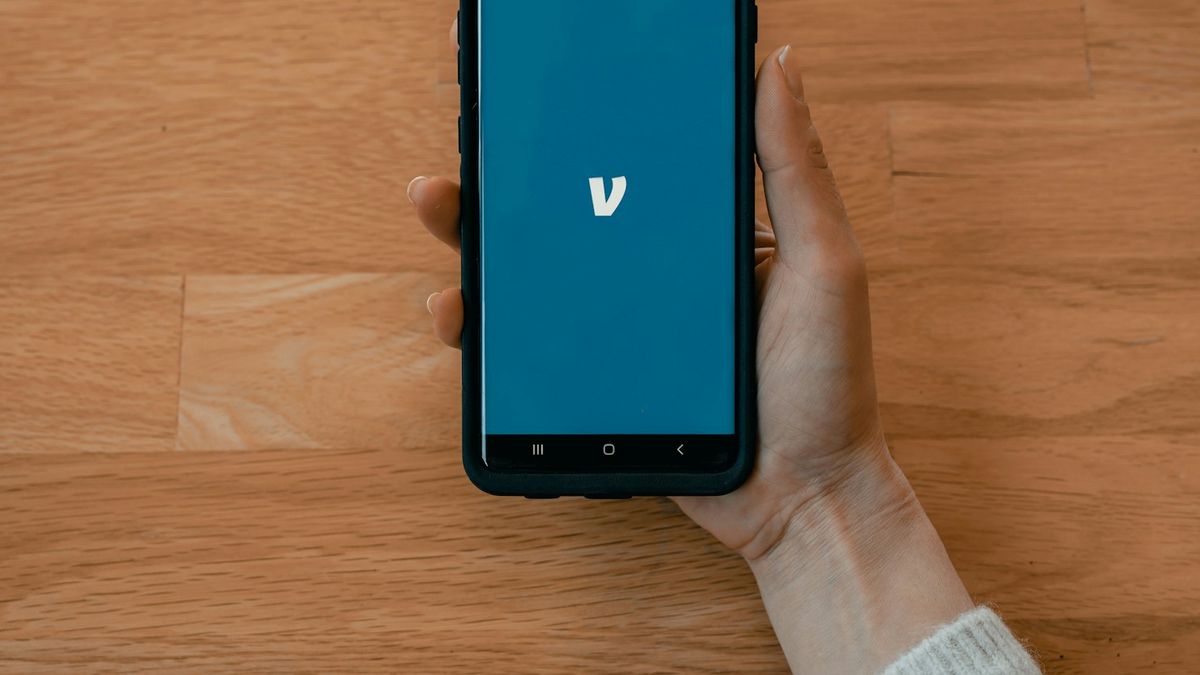 Cómo usar una app de control remoto para TV (gratis, 2026)