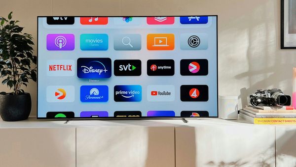 Hisense Fernseher ohne Fernbedienung bedienen: Menü, Apps, Lautstärke