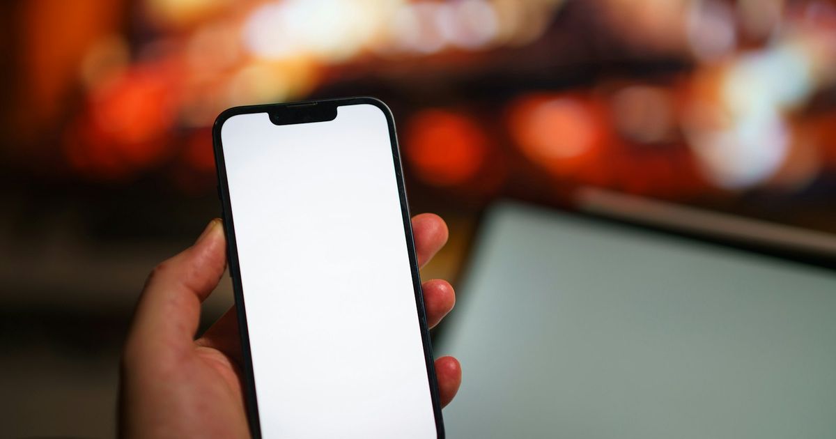 iPhone Screen Mirroring: Setup for Every TV (2026)