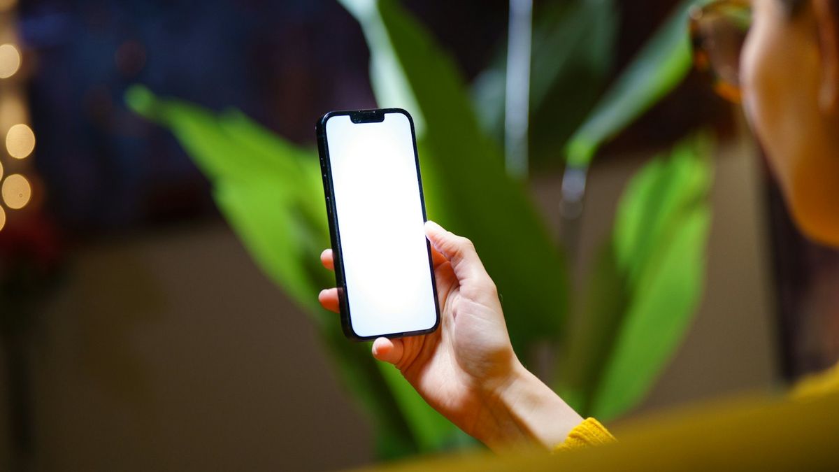 Handy als Fernbedienung nutzen: So geht's für jeden Fernseher (2026)