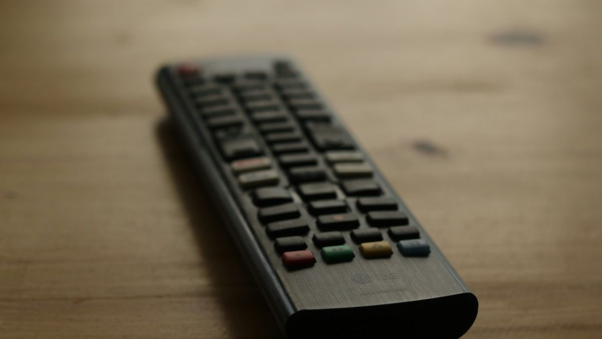 How to Turn Off Auto Brightness on Hisense TV (Every OS, 2026)
