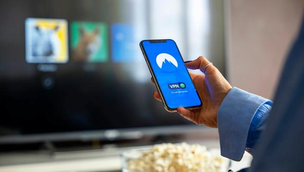 How to Cast to a Hisense TV (iPhone, Android, Mac, Windows)