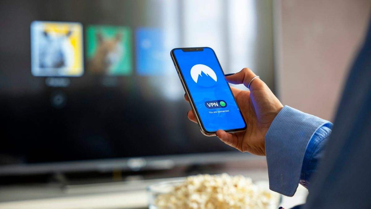 How to Cast to a Hisense TV (iPhone, Android, Mac, Windows)