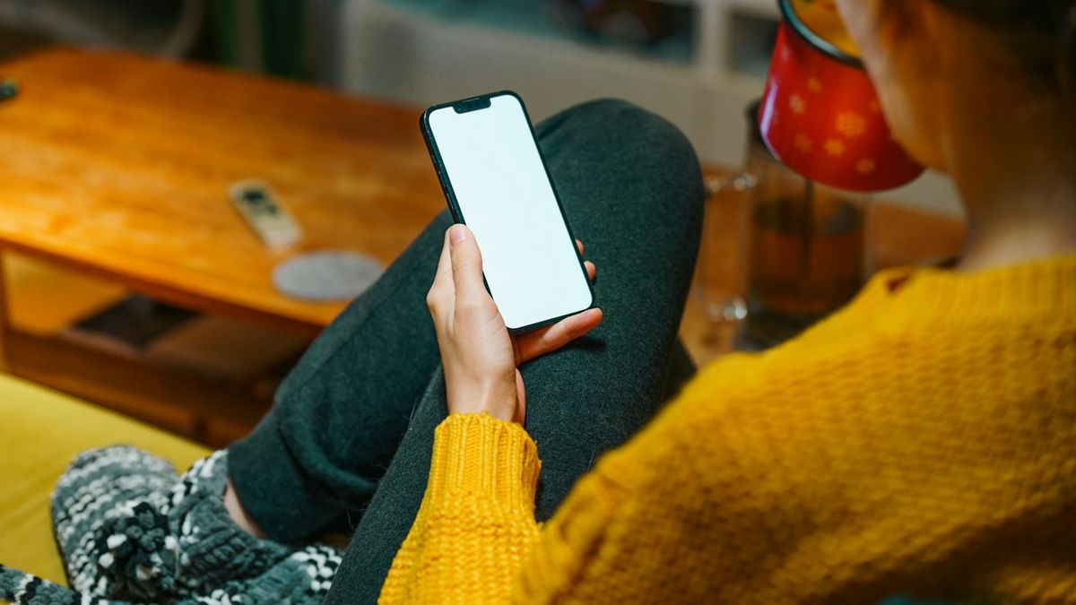 How to Mirror iPhone to Roku Without Wifi