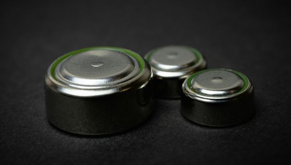電視遙控器要用什麼電池？