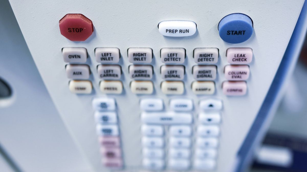 How to Program a Magnavox Universal Remote