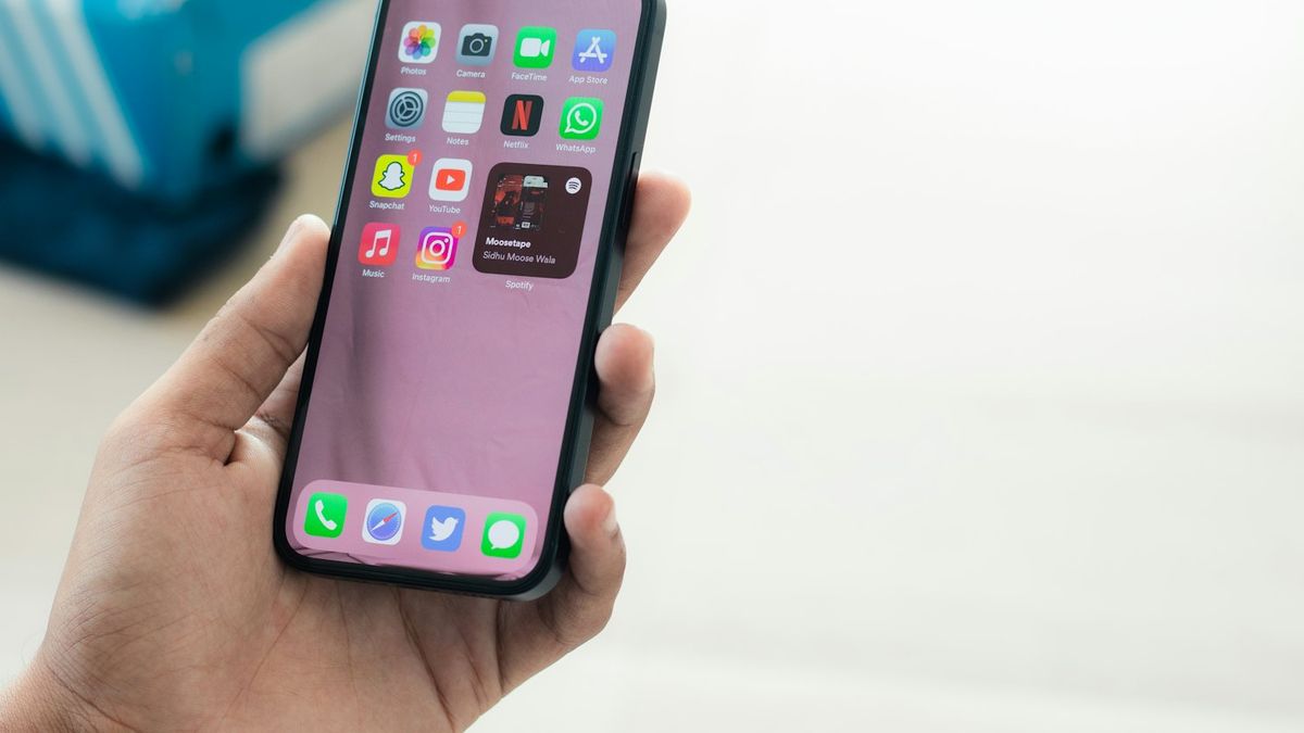 How to Mirror Your iPhone to a Hisense TV (Every Model, 2026)