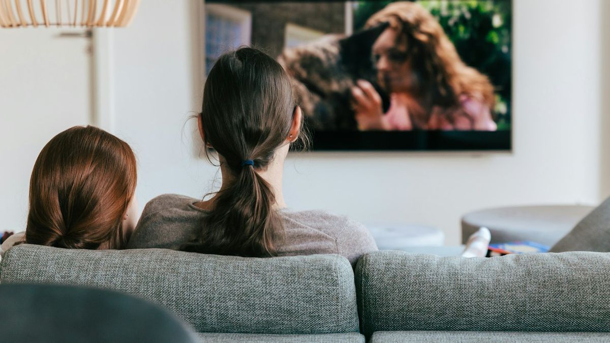 Hur ställer du in en universal fjärrkontroll till din Hisense-tv?