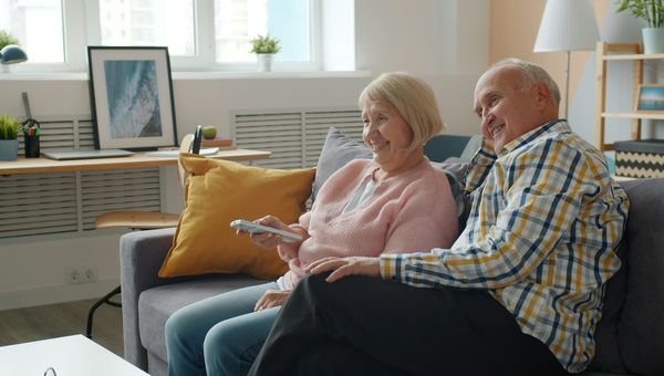 Wie nutze ich die Fernbedienung am Hisense TV?
