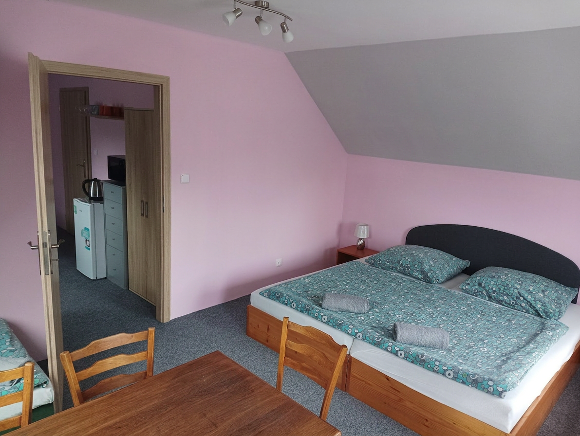 Pokoj č. 10 — apartmán 3+4 lůžko, v patře