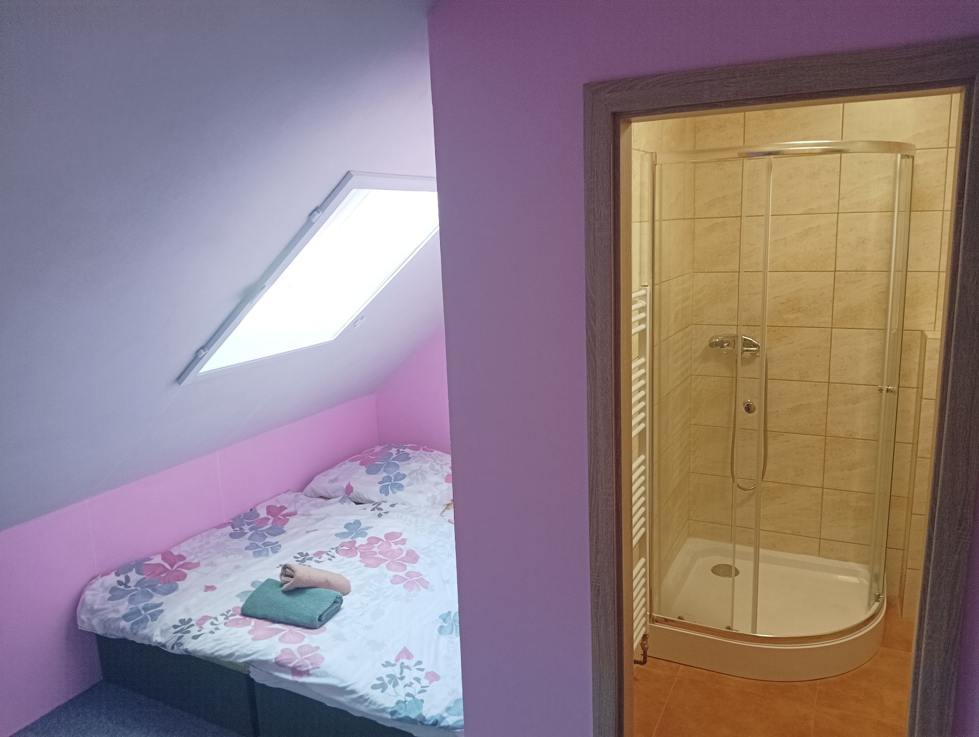 Pokoj č. 9 — dvoulůžkový, v patře