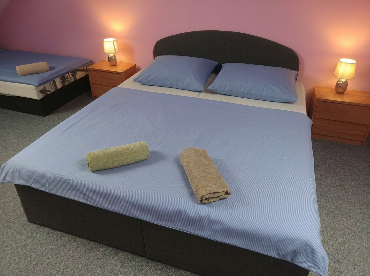 Pokoj č. 8 — apartmán 3+2 lůžko, v patře