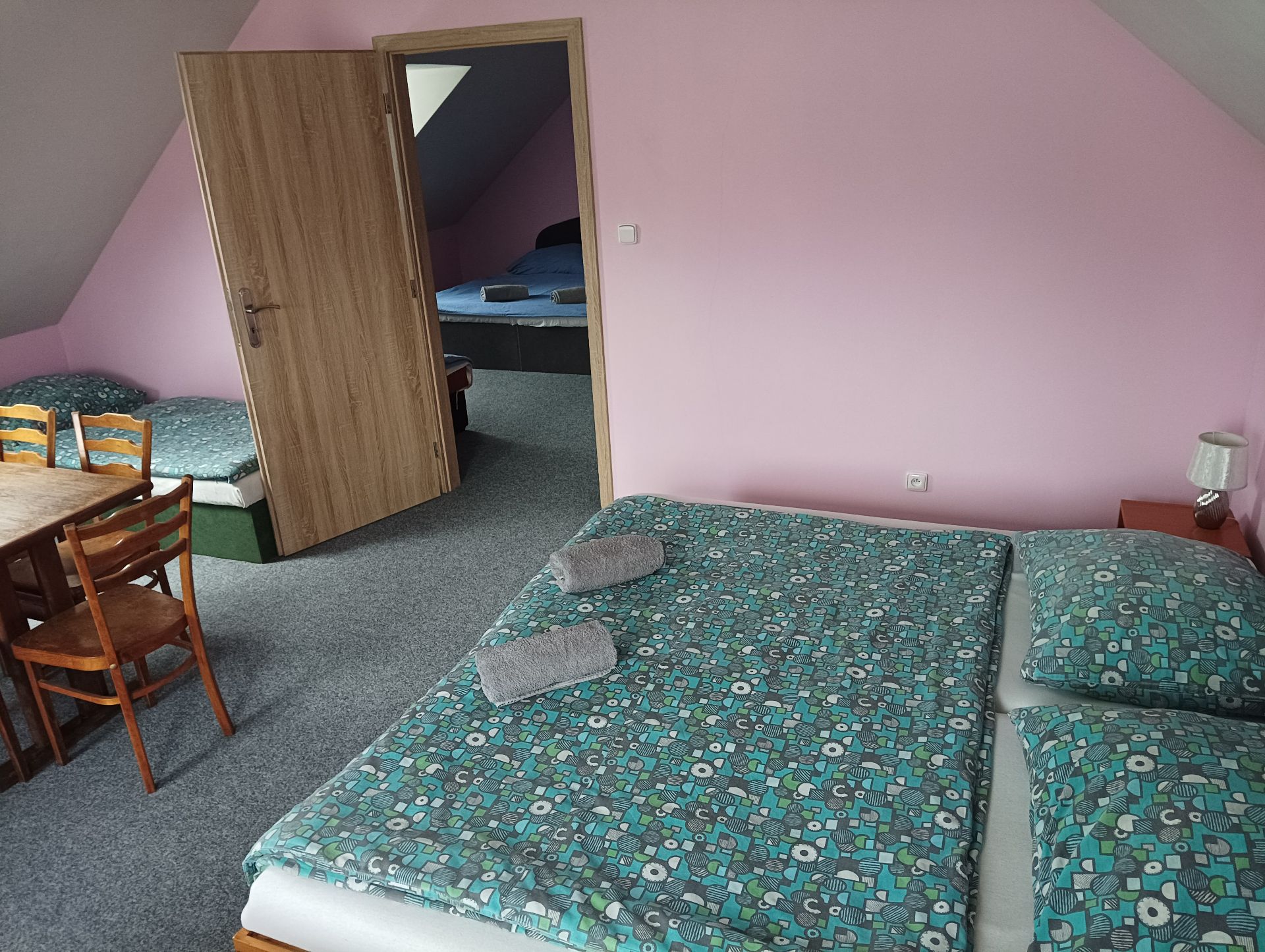 Pokoj č. 10 — apartmán 3+4 lůžko, v patře