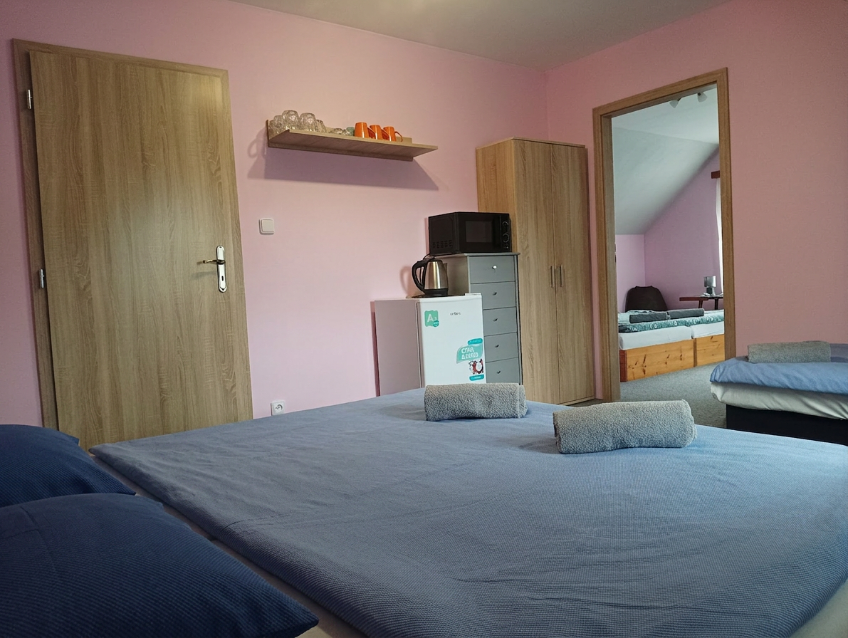 Pokoj č. 10 — apartmán 3+4 lůžko, v patře