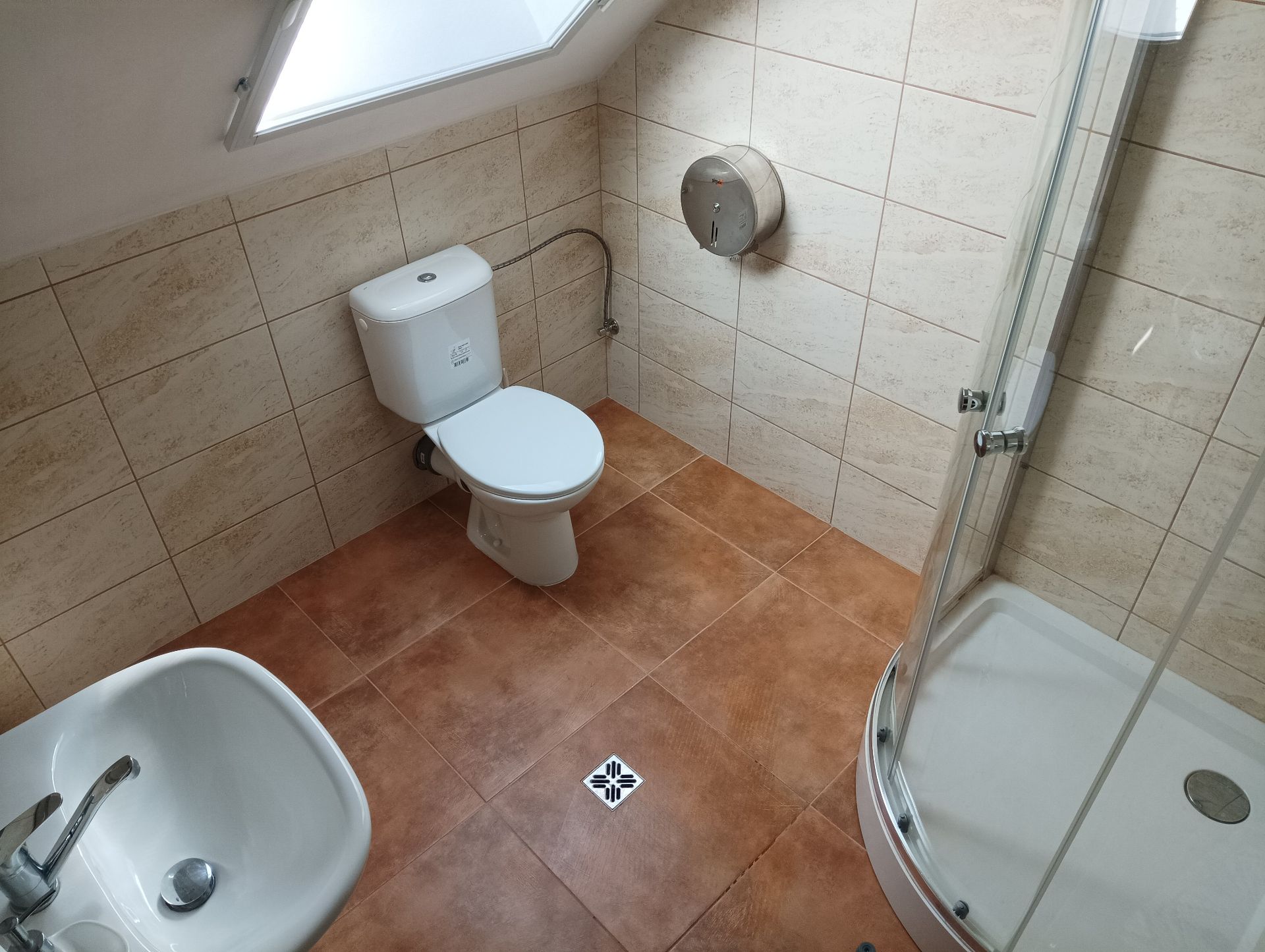 Pokoj č. 6 — třílůžkový, v patře