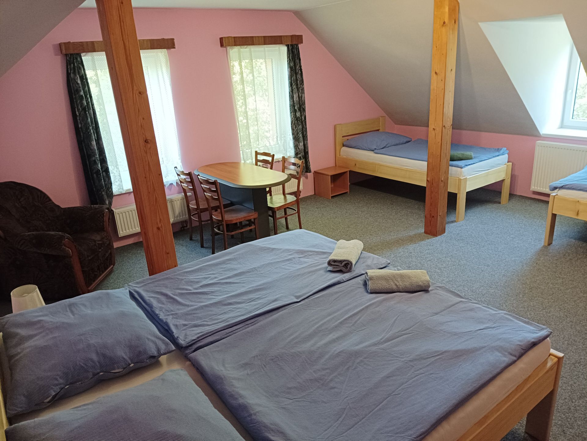 Pokoj č. 7 — čtyřlůžkový, v patře