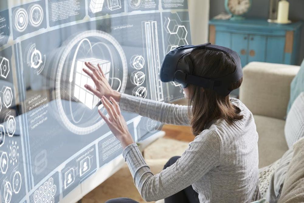 Virtual and Mixed Reality at work
