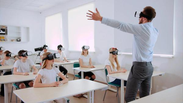 Comment la Réalité virtuelle et la Réalité augmentée réinventent l'enseignement dans les écoles