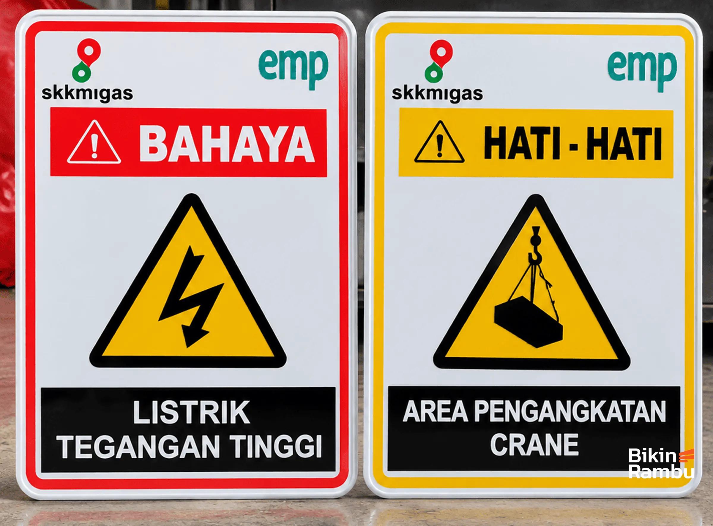 Rambu peringatan bahaya listrik tegangan tinggi dan area pengangkatan crane SKK Migas