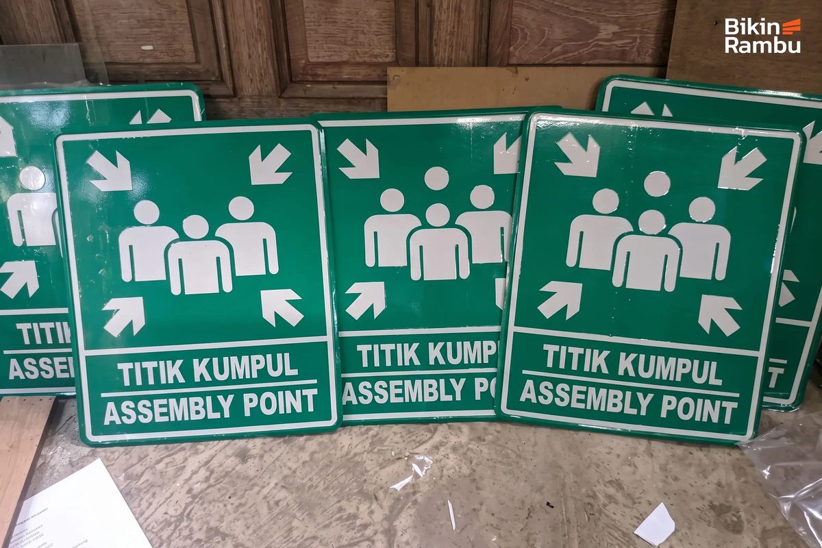 Rambu titik kumpul untuk area evakuasi