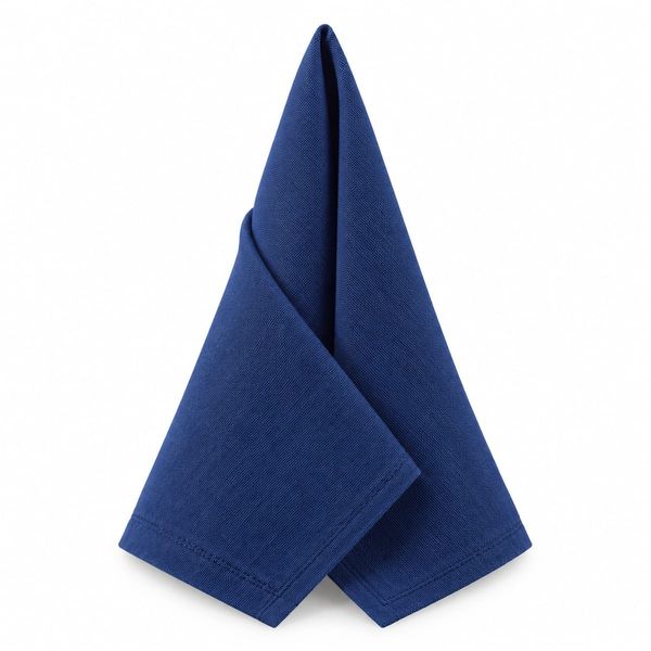 Servilleta de tela azul navy doblada en punta