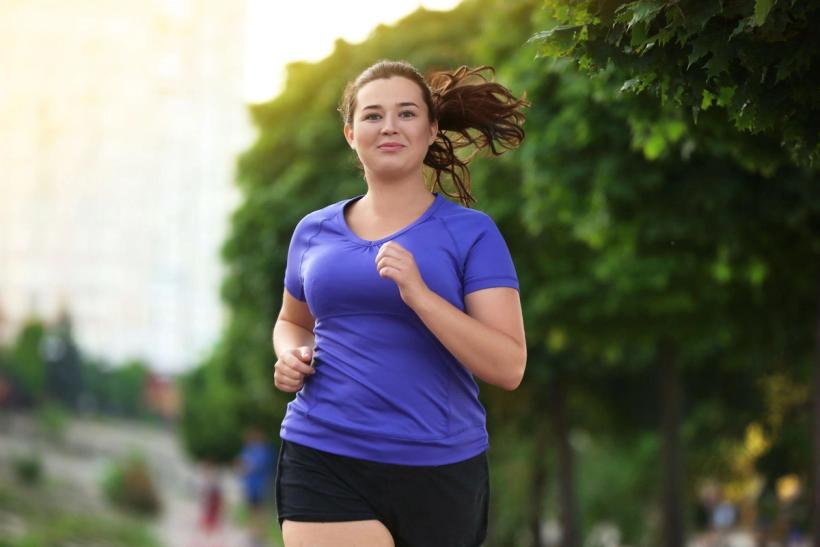 Woman running to maintain a healthy weight