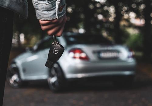 Hvordan kan du selge bilen til en forhandler?