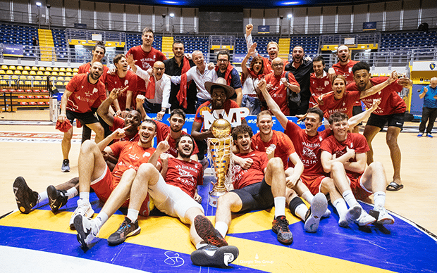 Wheatle celebrates winning the Serie A2 champiosnhip with Pistoia