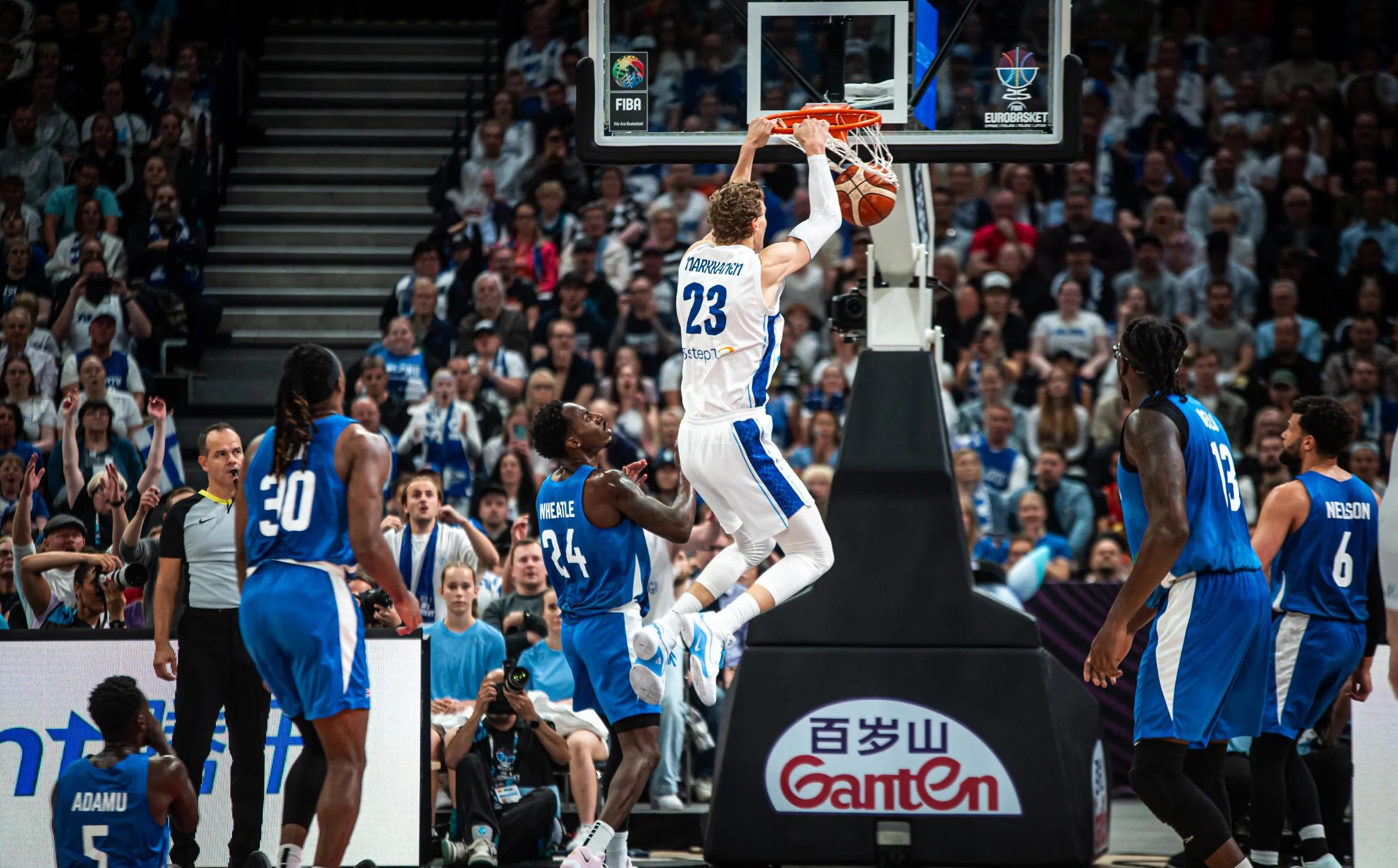 Markkanen dunks the ball against GB at EuroBasket 2025