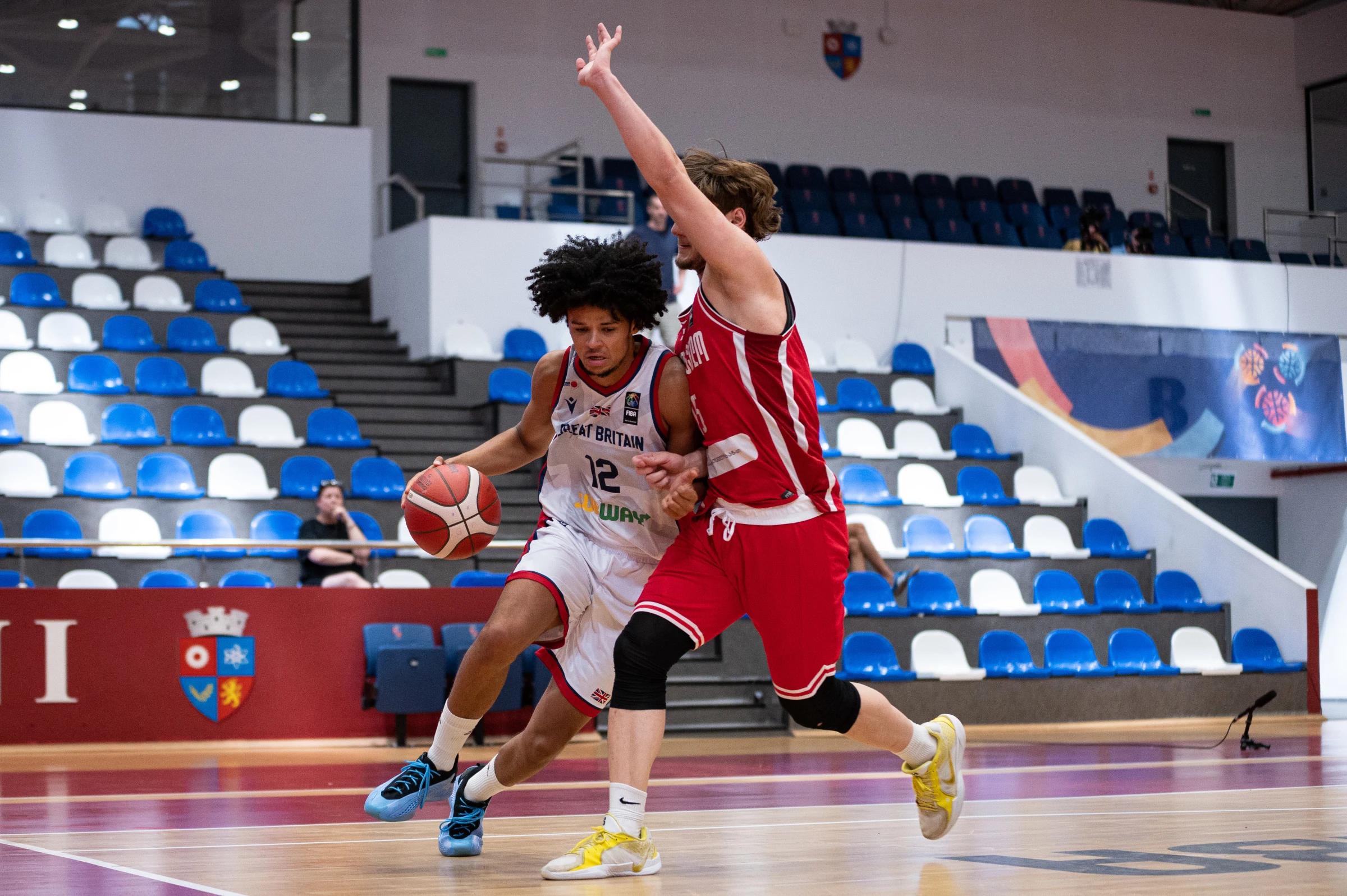 Milo Murray drives the ball against Georgia