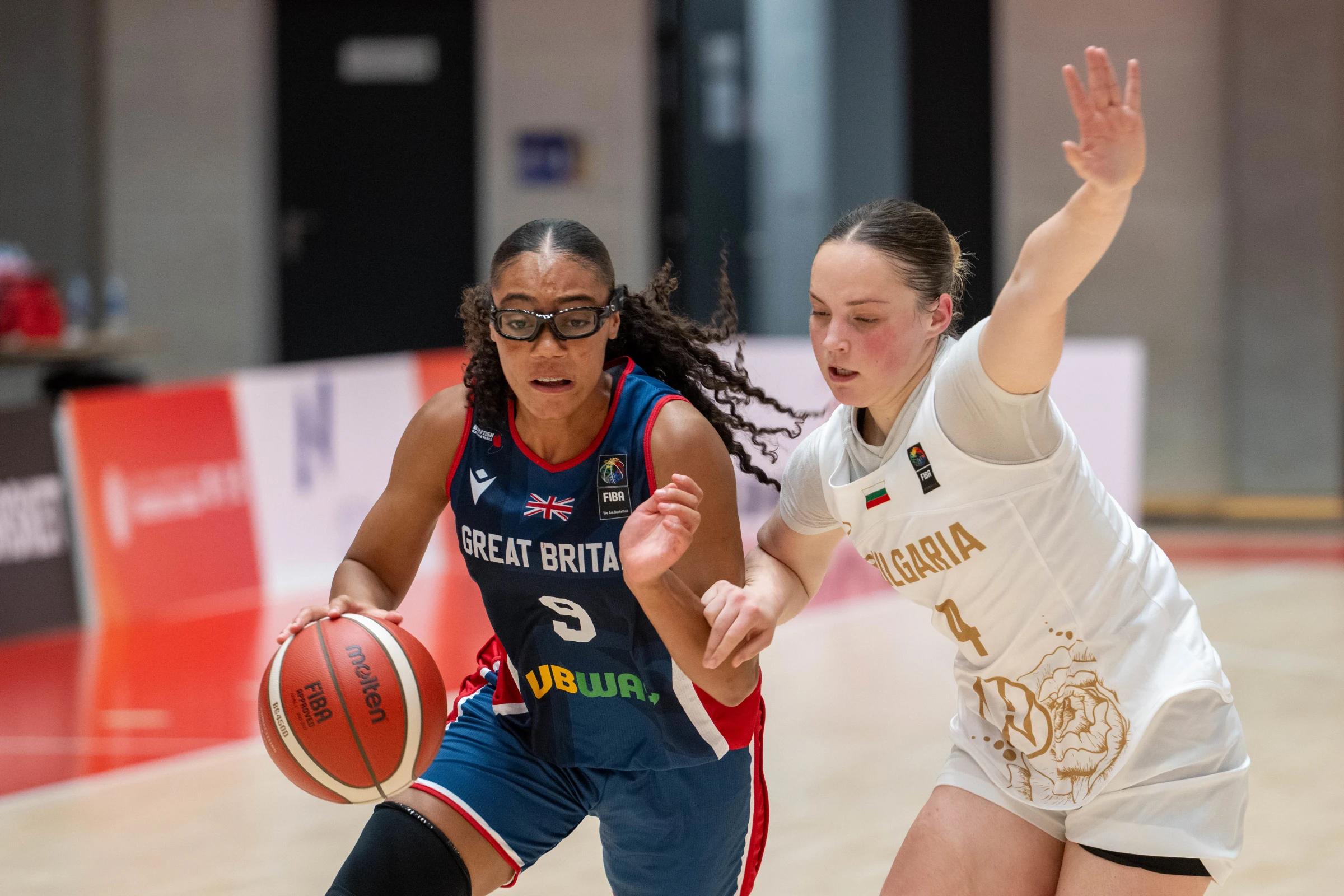 Athena Thompson drives against Bulgaria in U18 Women's Eurobasket 2025