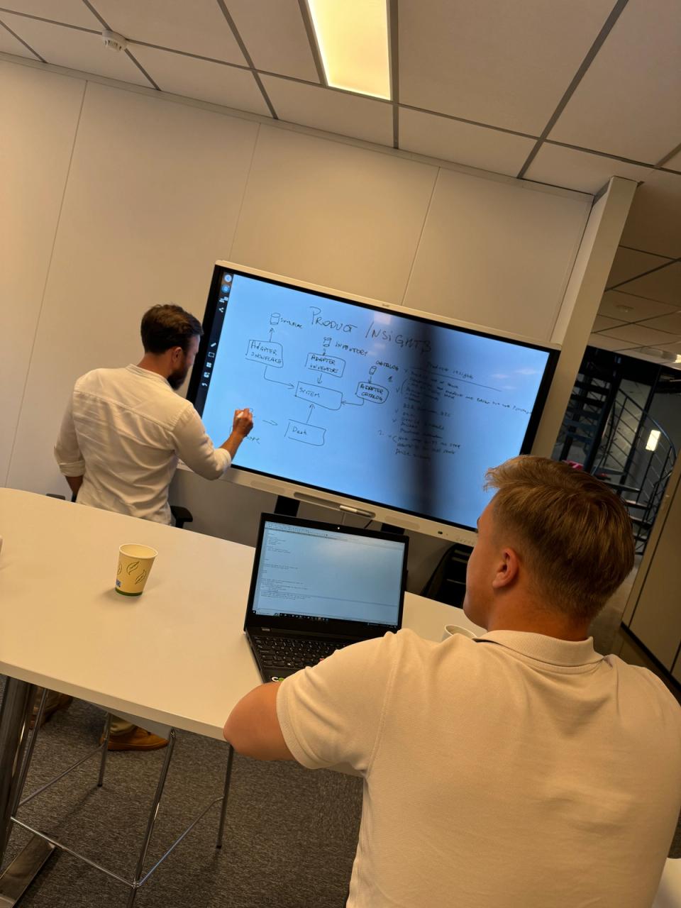 2 utviklere som planlegger sitt neste KID prosjekt