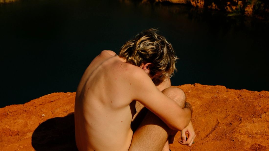 Andrea nudo