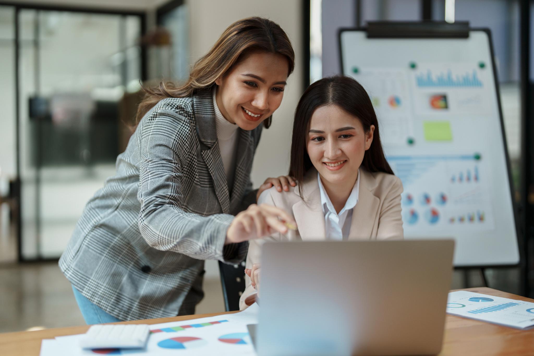 Investment Banking Analyst: What They Really Earn in 2025 - Job ...