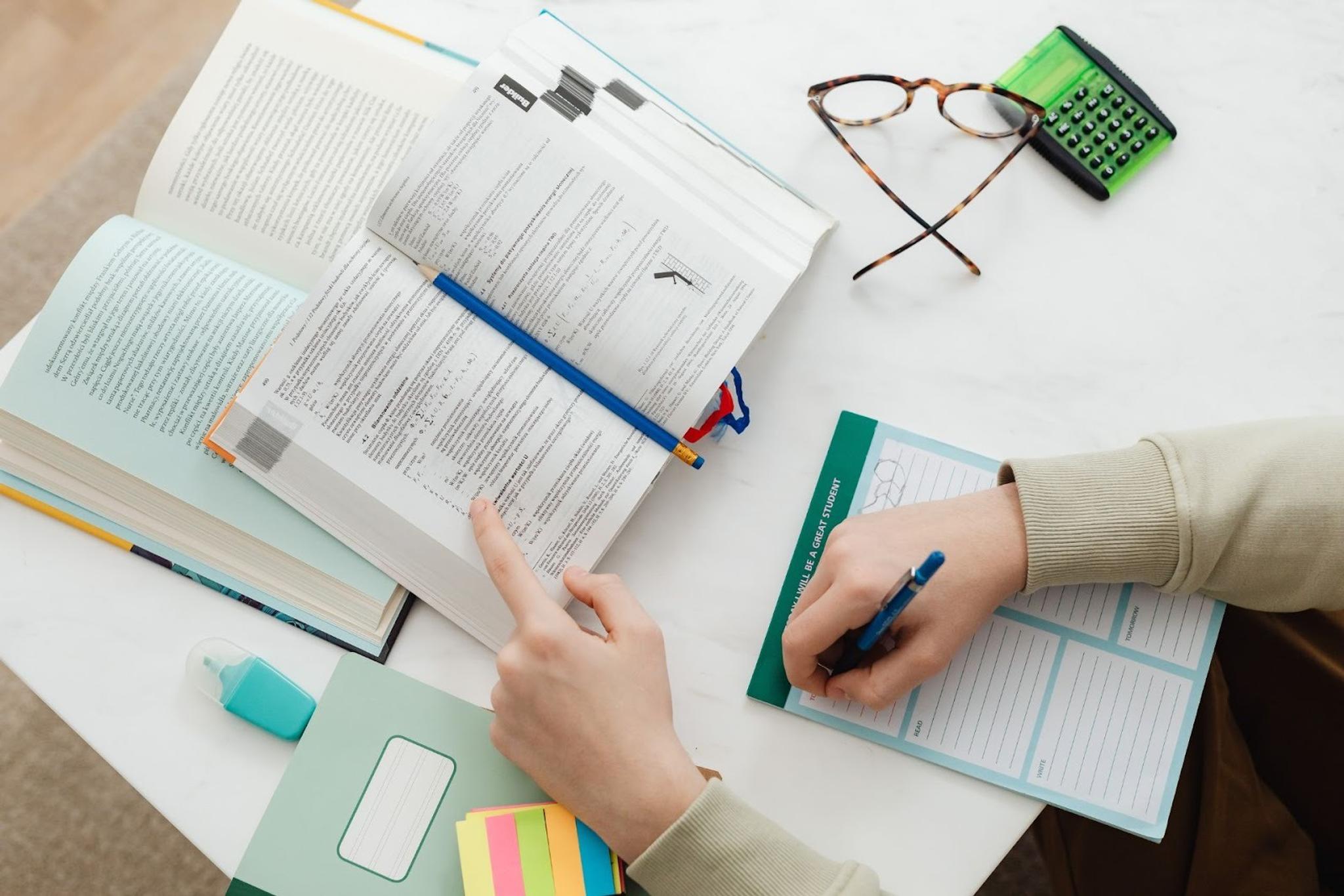 GRE Analytical Writing Prompts: Sample Topics & Expert Tips | Leland