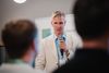 Keynote zu humanoider Robotik vor dem rosenheim robotics Banner im Patch.Work