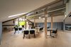 Eventspace E1 mit Gruppentischen für Workshops und Teamarbeit im Patch.Work Seeon, Chiemgau